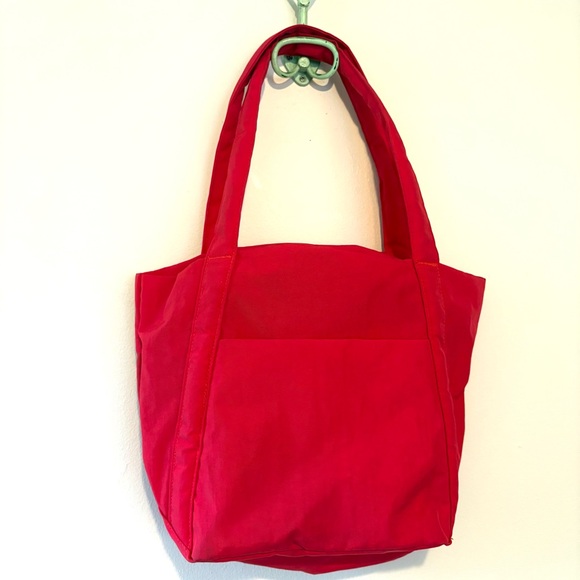 Baggu mini cloud bag in candy apple red - Picture 4 of 10